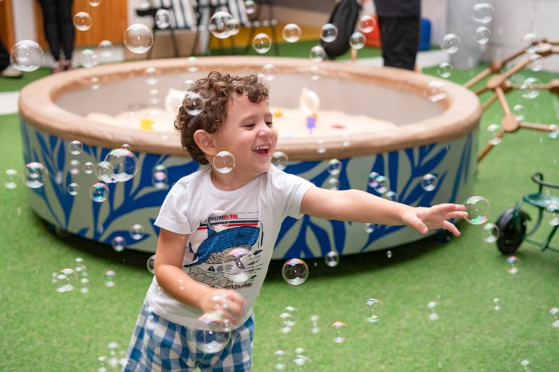 Brincando com bolhas de sabão